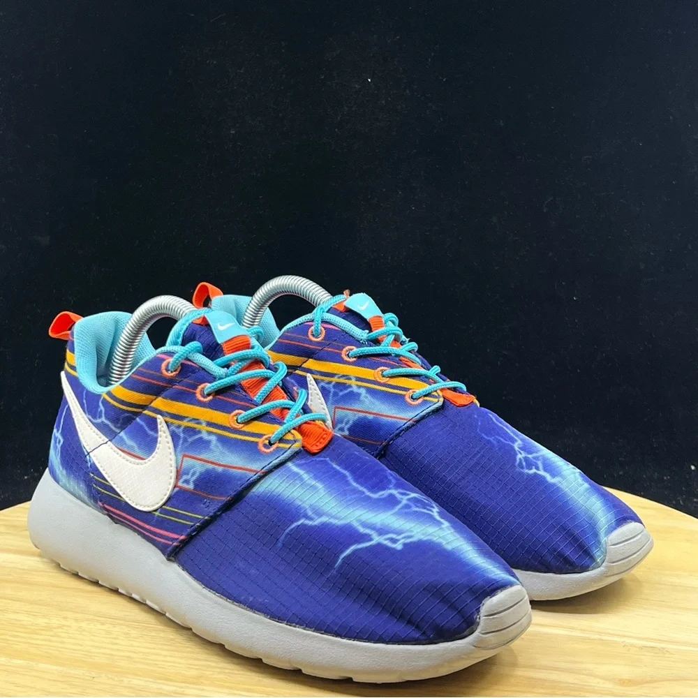 Nike Roshe Run Print 677782-401 Youth Size 6.5Y / Womens 8 Lightning Print Blue